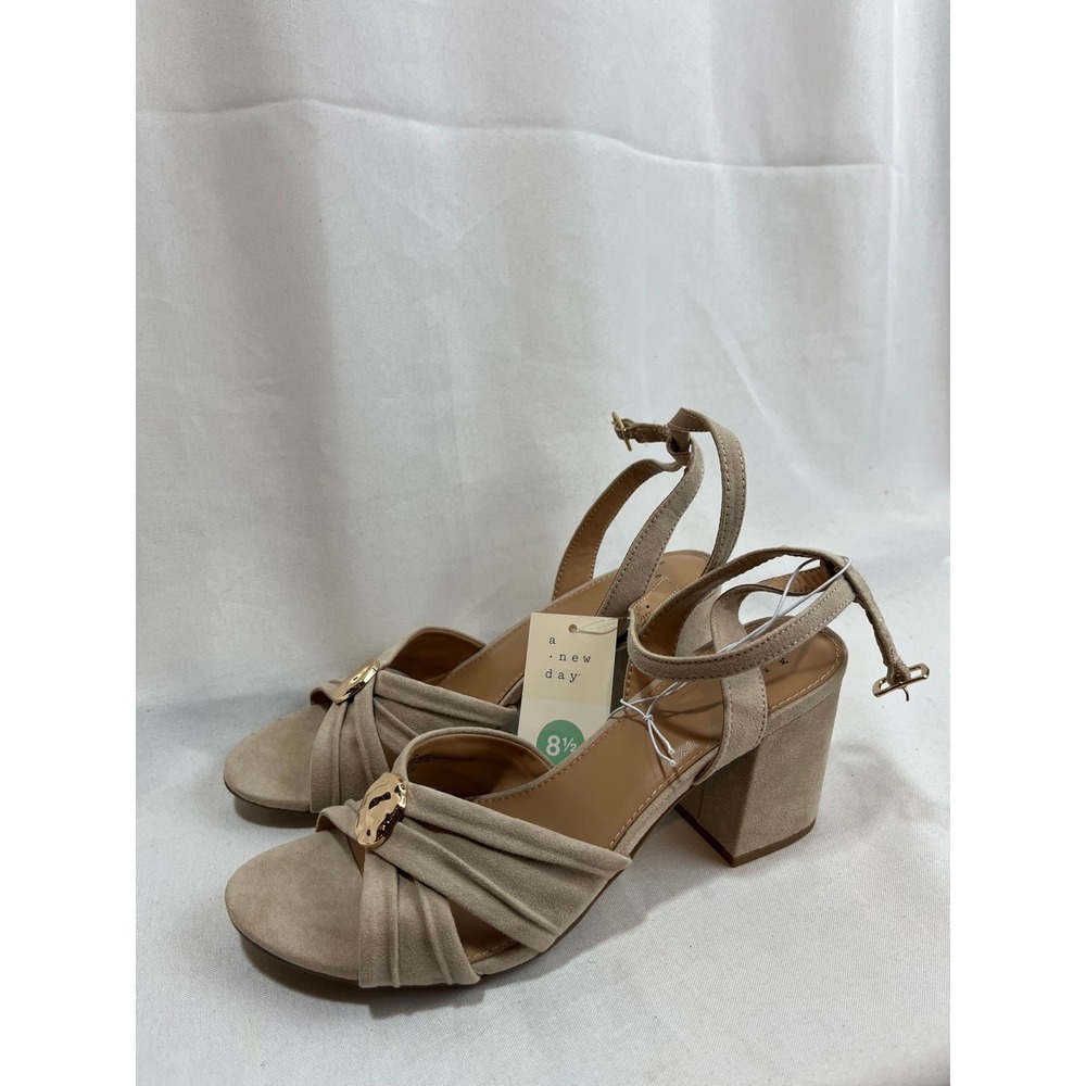 A New Day Womens Block Heel Sandals Tan Faux Suede Gold Disc Ankle Strap 8.5 NEW